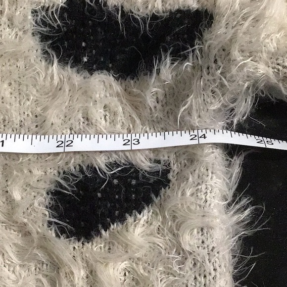 Katsumi Long Sleeved Fuzzy Soft Pullover Sweater Black & Cream Zebra Head Size L - Picture 3 of 5